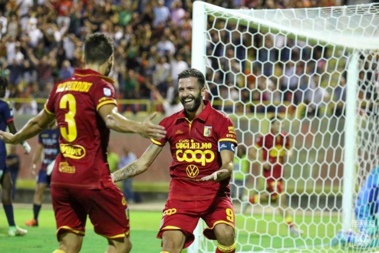 Us Catanzaro 1929, doppia seduta di lavoro per i giallorossi e tifoseria in fermento in vista di Taranto images Us Catanzaro 1929, doppia seduta di lavoro per i giallorossi e tifoseria in fermento in vista di Taranto