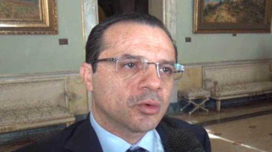 images Coronavirus. Nuova protesta sullo Stretto del sindaco di Messina. De Luca: "Centinaia di auto continuano a imbarcarsi sui traghetti"