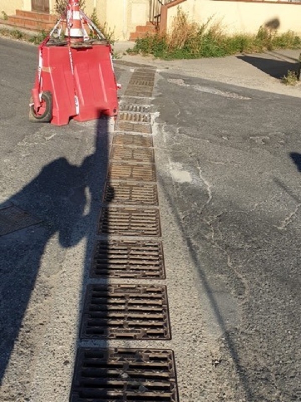 images L'Arpacal: "La striscia gialla in acqua è polline". La precisazione dopo numerose segnalazioni