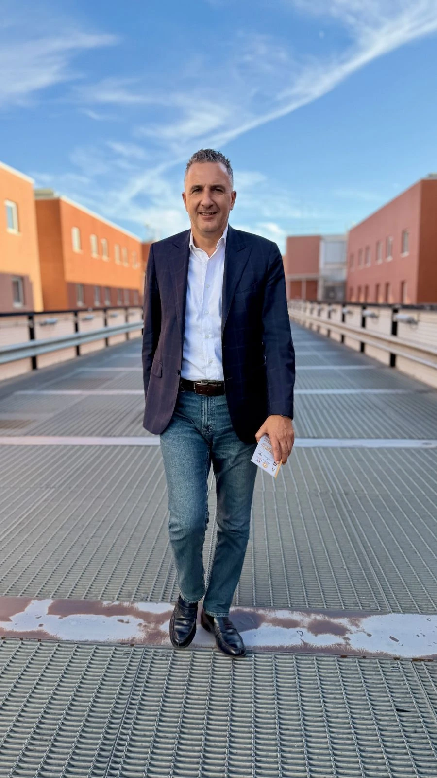 𝐂𝐚𝐭𝐭𝐞𝐝𝐫𝐞 𝐯𝐮𝐨𝐭𝐞 𝐚𝐥 𝐍𝐨𝐫𝐝, Greco: "A𝐟𝐟𝐢𝐭𝐭𝐢 𝐚𝐥𝐥𝐞 𝐬𝐭𝐞𝐥𝐥𝐞, 𝐦𝐨𝐥𝐭𝐢 𝐝𝐨𝐜𝐞𝐧𝐭𝐢 𝐝𝐞𝐥 𝐒𝐮𝐝 𝐫𝐢𝐧𝐮𝐧𝐜𝐢𝐚𝐧𝐨 𝐚𝐥 𝐩𝐨𝐬𝐭𝐨 𝐝𝐢 𝐥𝐚𝐯𝐨𝐫𝐨"