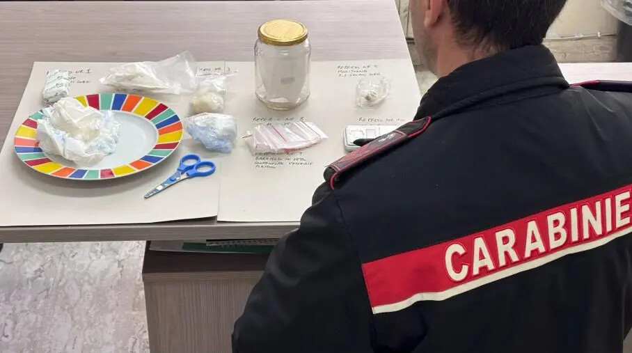 images Lamezia Terme, 41enne trovato con 100 grammi di sostanza stupefacente: arrestato 