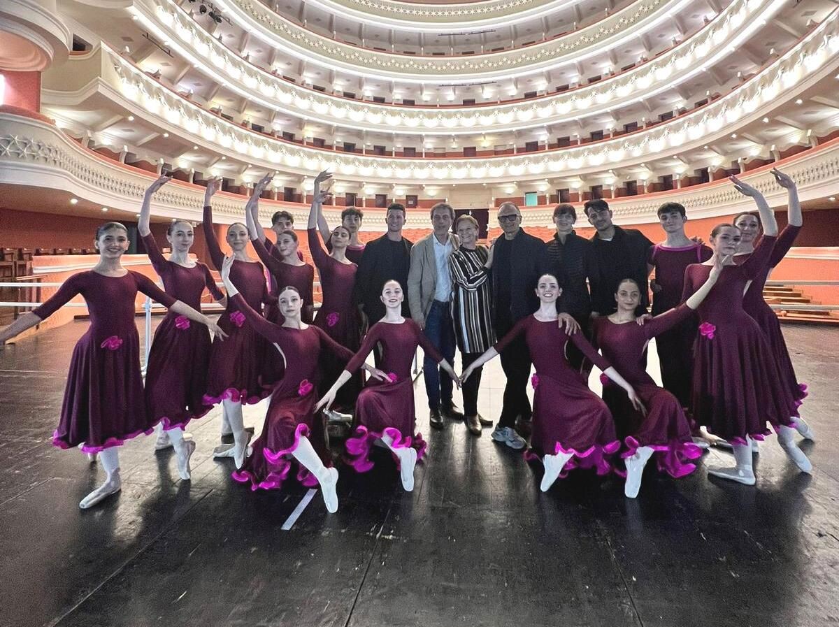 images Masterclass e giuria internazionale per la chiusura dell’anno accademico della scuola di ballo al Teatro Politeama di Catanzaro
