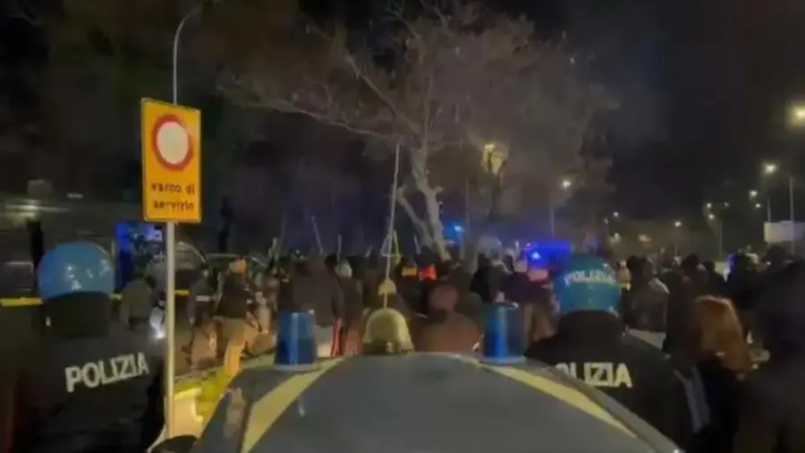 Scontri Cosenza Catanzaro, il Tar sospende il Daspo a 7 ultras giallorossi images Scontri Cosenza Catanzaro, il Tar sospende il Daspo a 7 ultras giallorossi