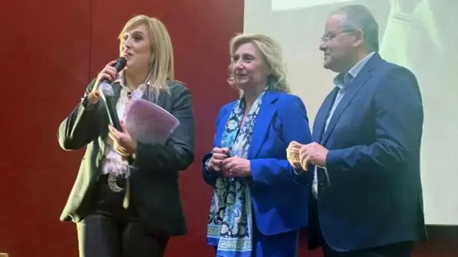 Il maestro orafo Affidato incontra gli studenti dell’Istituto Piria di Rosarno images Il maestro orafo Affidato incontra gli studenti dell’Istituto Piria di Rosarno