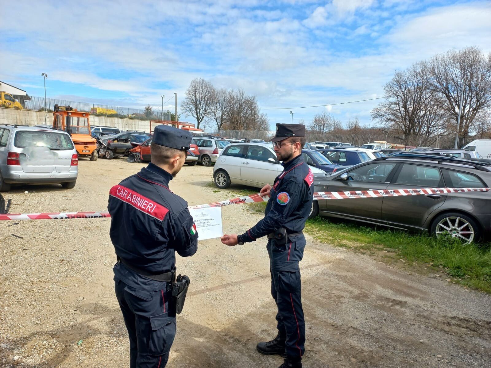 images Denunce e sanzioni nel Catanzarese per trasporto illecito di rifiuti e carcasse di veicoli abbandonate 