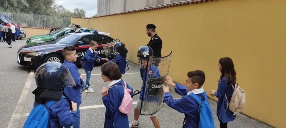 Legalità, nel Reggino i carabinieri accolgono gli alunni in caserma images Legalità, nel Reggino i carabinieri accolgono gli alunni in caserma