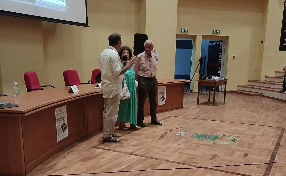 Sersale, Tommaso Le Pera racconta il Teatro: sessant’anni di immagini e memoria
