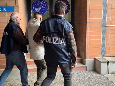 images Catanzaro, rapina a mano armata in un distributore di benzina: in carcere il rapinatore