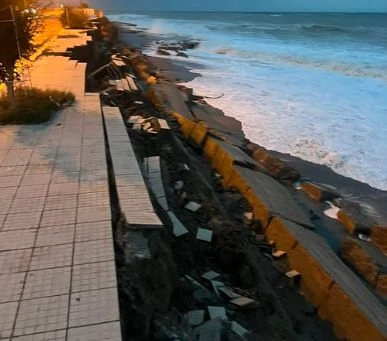 Emergenza maltempo, crolla un tratto del lungomare di Melito Porto Salvo