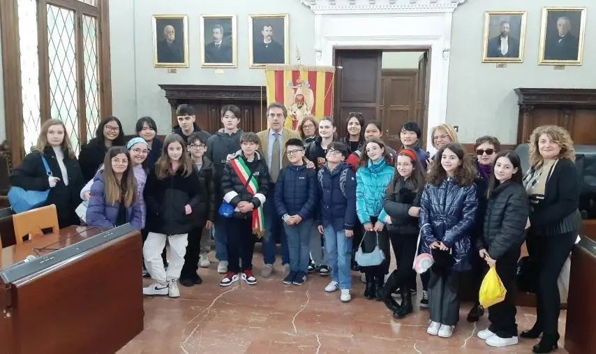 A Palazzo De Nobili, l’Ic don Milani attualmente impegnato nel progetto “Intercultura” images A Palazzo De Nobili, l’Ic don Milani attualmente impegnato nel progetto “Intercultura”