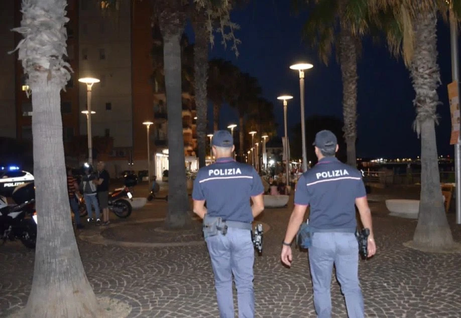 Crotone, la Polizia sospende per 15 giorni la licenza di un’attività sul lungomare