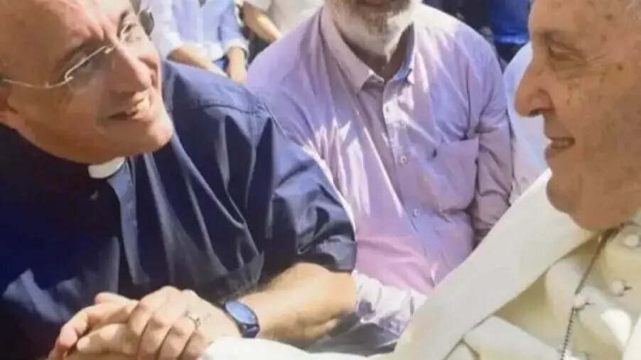 images Don Roberto Corapi invita la Comunità accademica di Catanzaro a pregare per il Santo Padre