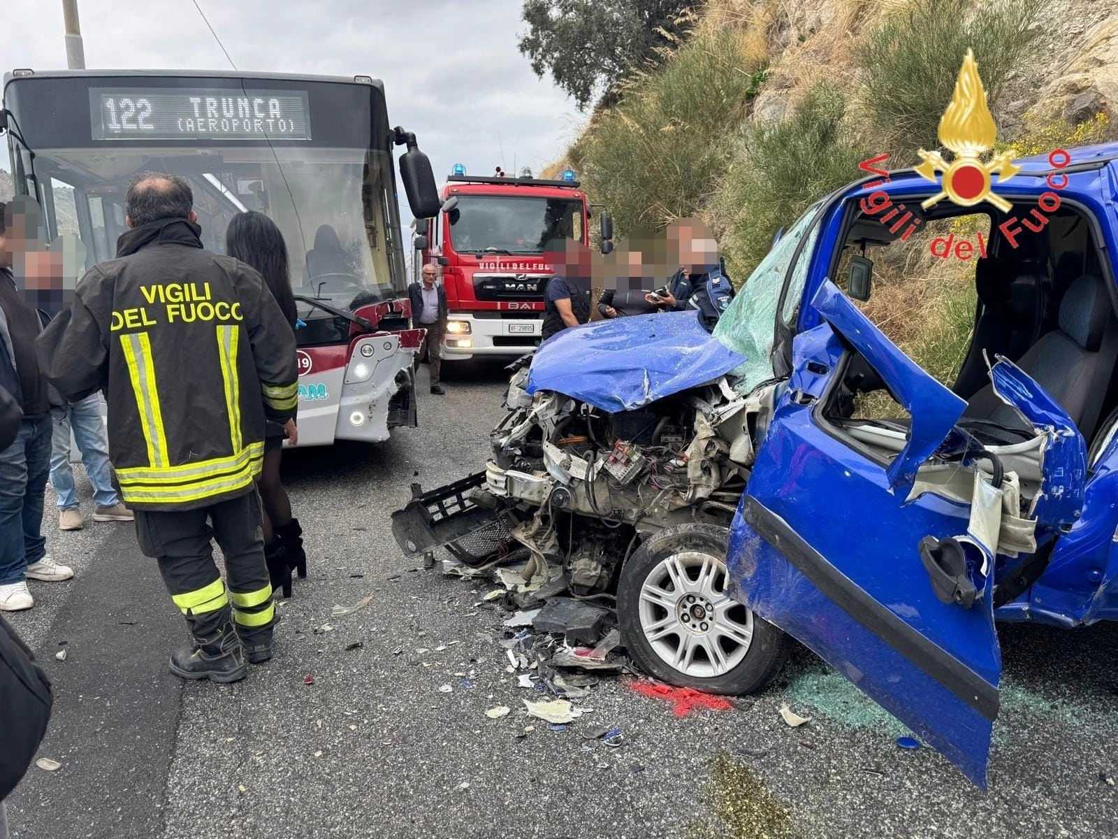 Reggio Calabria, incidente tra autobus e Fiat Doblò: un ferito in codice rosso
