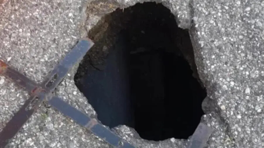 images Mauro (Ponte Morandi): "Buca pericolosa sulla via provinciale per Gimigliano"