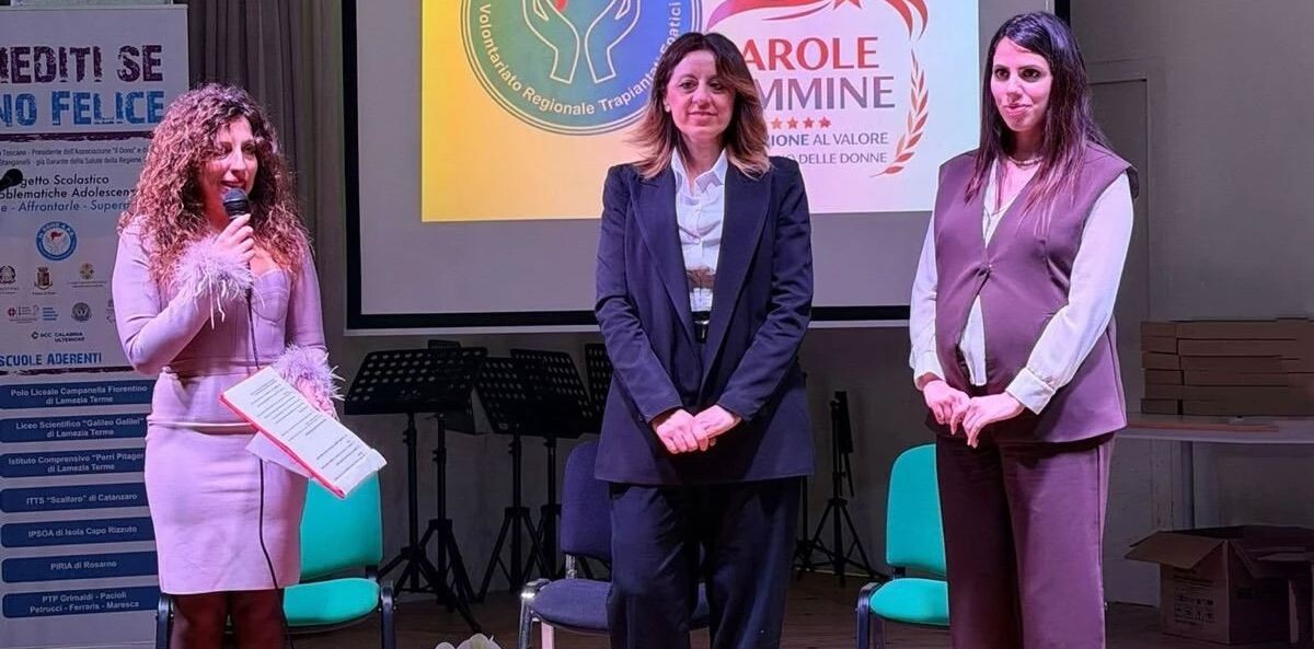 images Polizia in prima linea nel progetto “Chiediti se sono felice”: premiate 2 funzionarie della Questura di Catanzaro