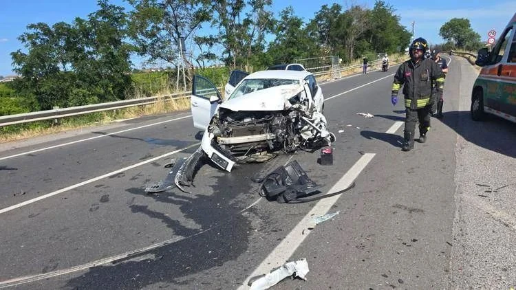 Schianto sulla Statale 106 a Corigliano Rossano: un morto e due feriti