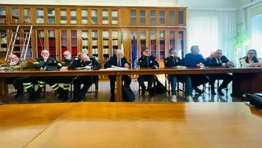 images Sciame sismico nel Catanzarese, sindaci in Prefettura: "Nessun allarmismo ma capire come intervenire" 