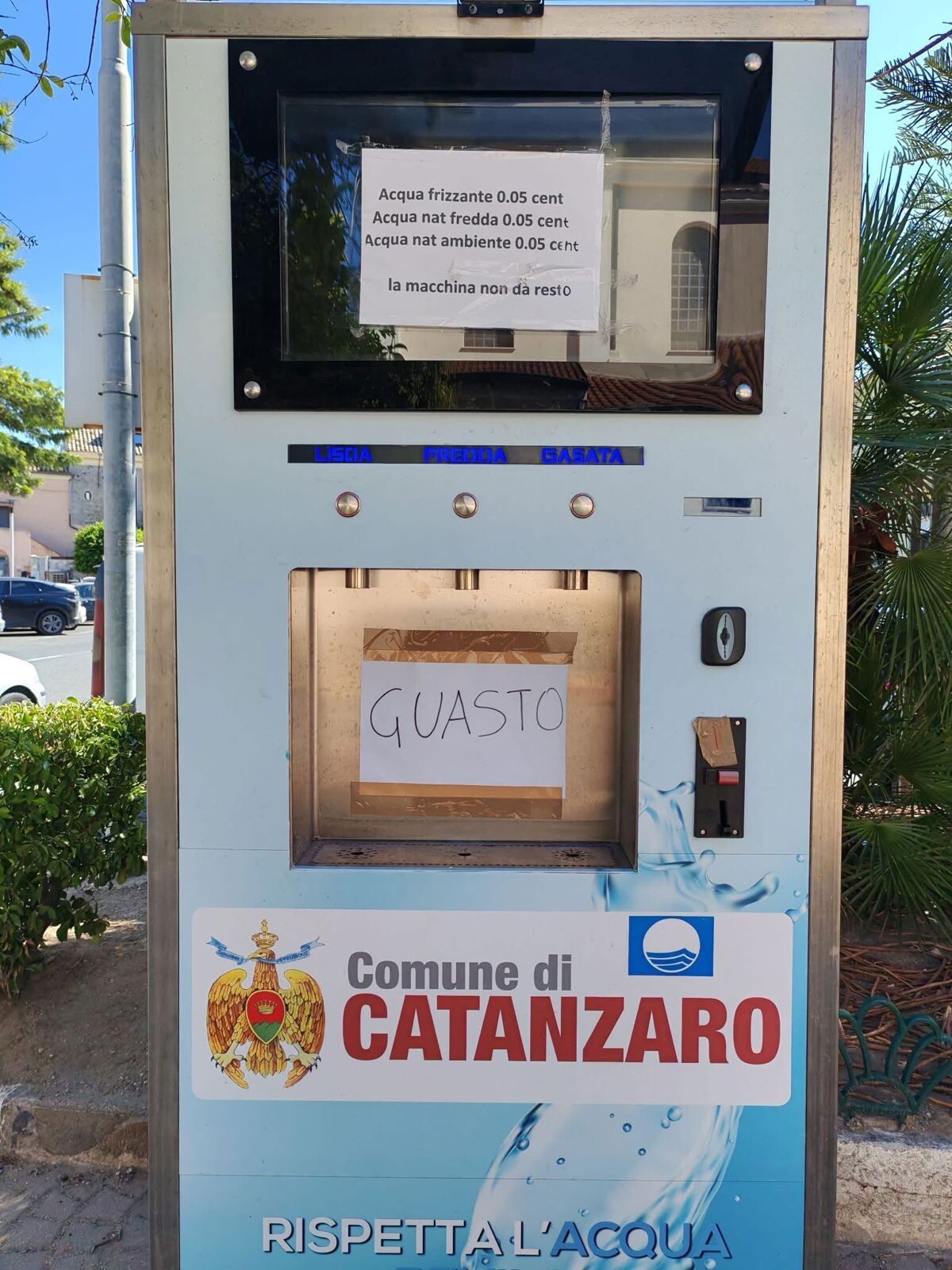 images Catanzaro, la ‘Casa dell’Acqua’ è già fuori uso, la segnalazione di Catania