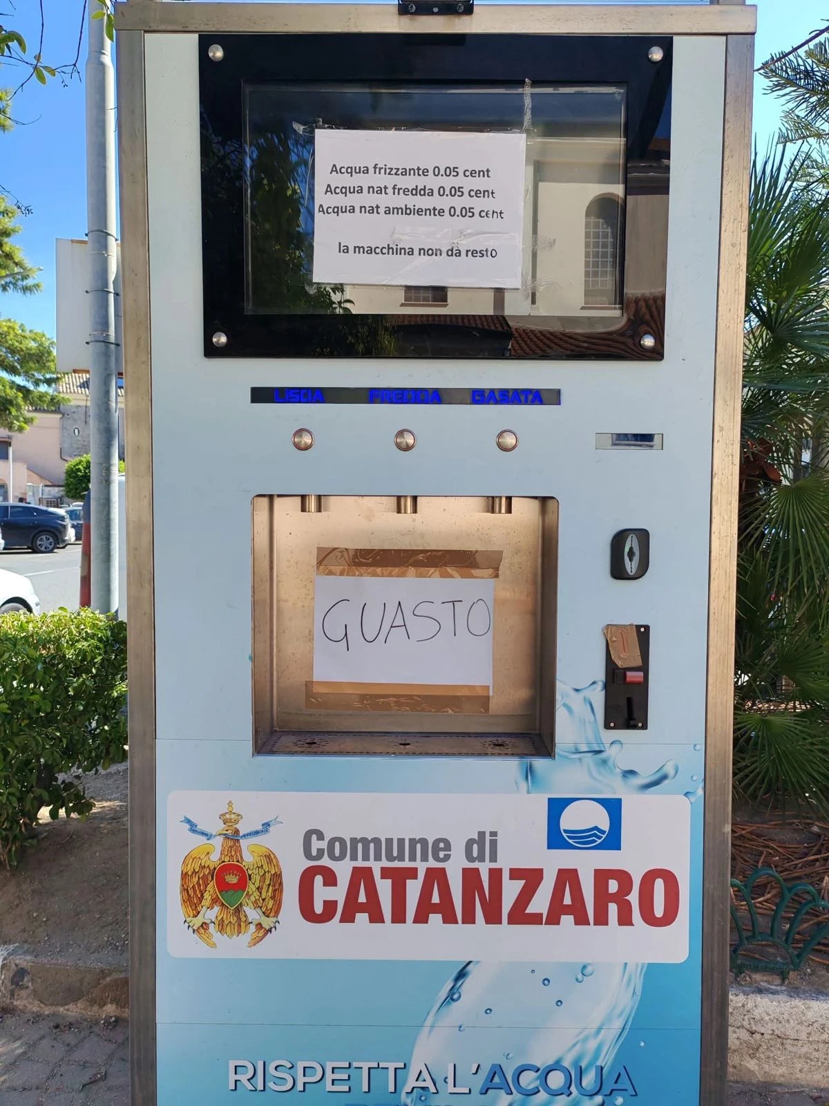 Catanzaro, la ‘Casa dell’Acqua’ è già fuori uso, la segnalazione di Catania