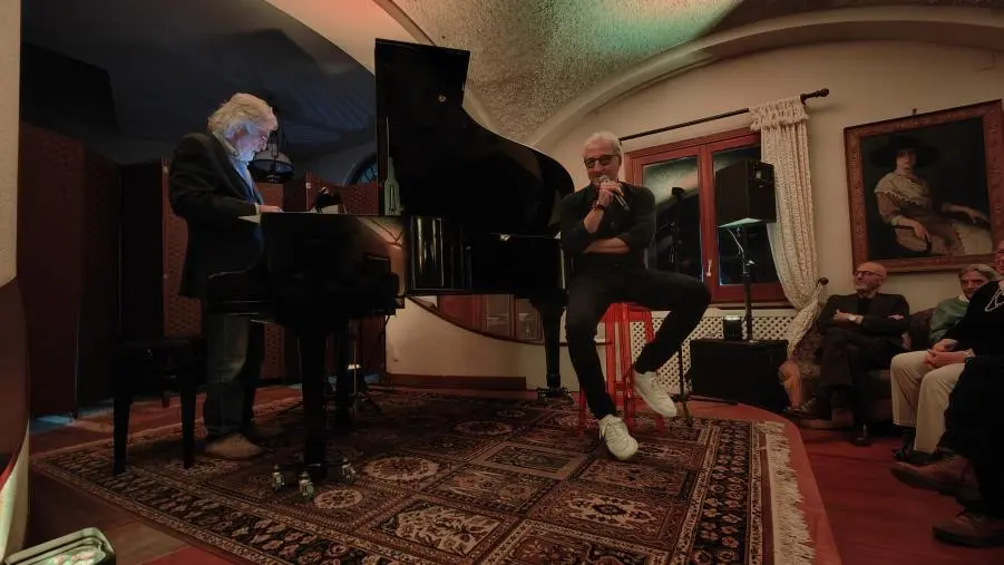 images La testa è donna, uno spunto di Piero Ciampi interpretato alla grande da Peppe Fonte e Riccardo Biseo 