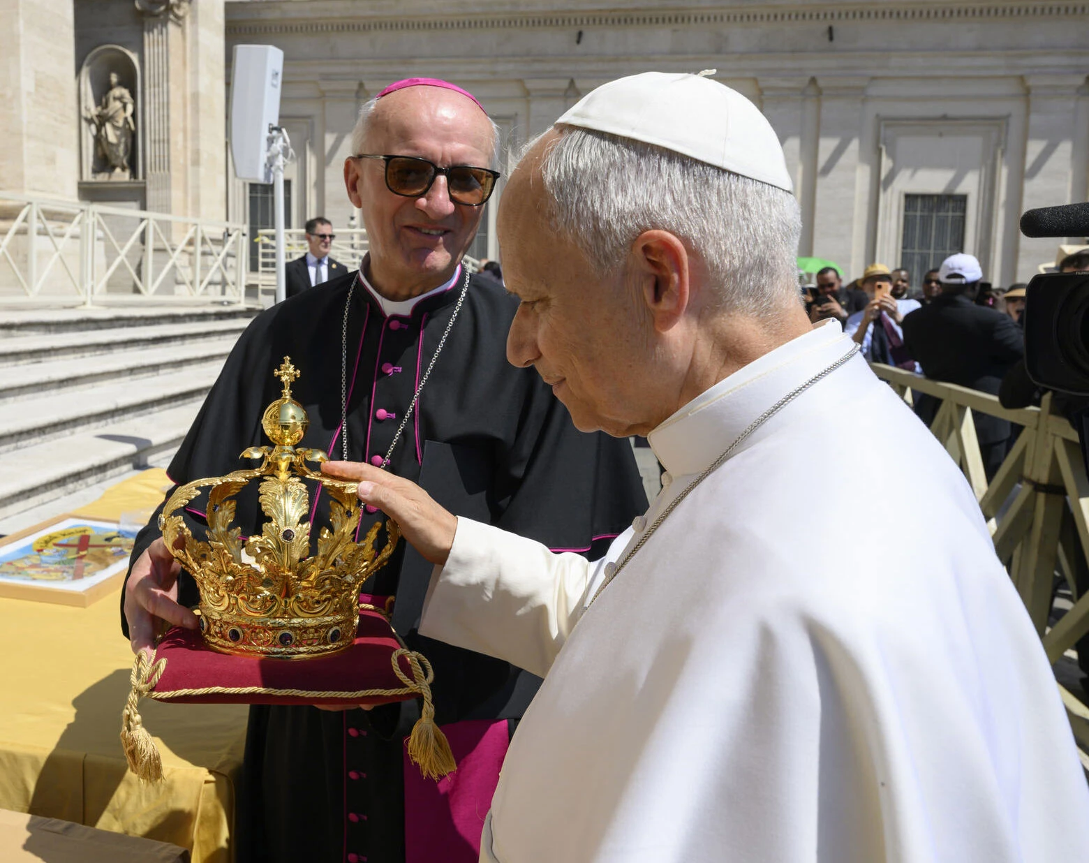 Papa Leone XIV benedice la corona realizzata da Affidato per la Vergine di Ciminà

