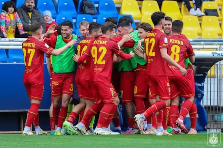 Serie BKT, Catanzaro e Como in campo alle 16.15: le probabili formazioni images Serie BKT, Catanzaro e Como in campo alle 16.15: le probabili formazioni