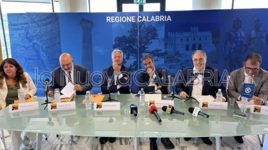 Il “Vinitaly” sbarca in Calabria: dal 30 agosto all’1 settembre al Parco Archeologico di Sibari (IL PROGRAMMA)
images Il “Vinitaly” sbarca in Calabria: dal 30 agosto all’1 settembre al Parco Archeologico di Sibari (IL PROGRAMMA)