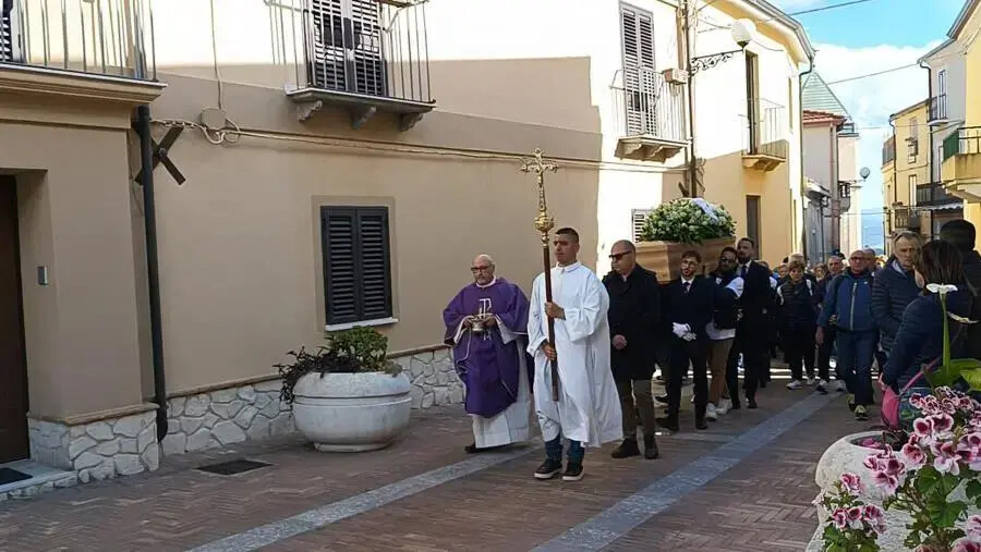 images Tragedia in Sila, don Scicchitano scrive alla famiglia di Frank Melina: "Mi unisco a tutta la vostra sofferenza"