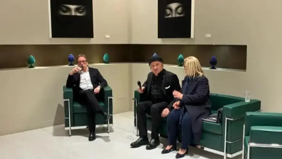 Catanzaro accoglie l’arte di Omar Galliani nella sede della Banca Montepaone images Catanzaro accoglie l’arte di Omar Galliani nella sede della Banca Montepaone