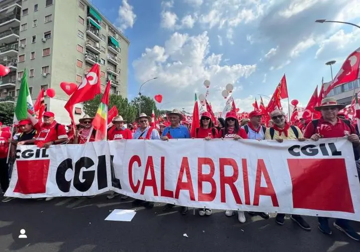 Diritto alla salute, anche la Cgil calabrese scende in piazza a Roma images Diritto alla salute, anche la Cgil calabrese scende in piazza a Roma