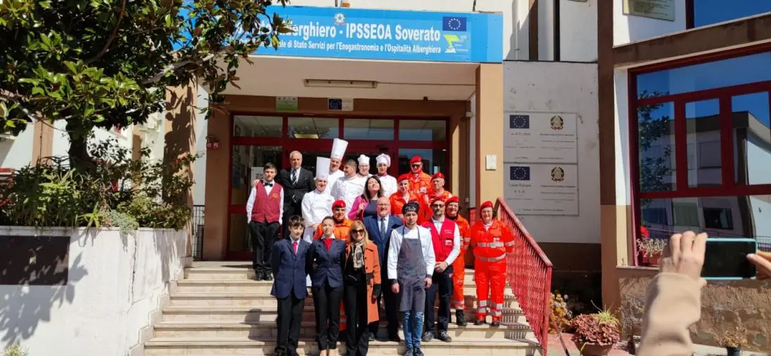Giornata Mondiale per la Consapevolezza sull’Autismo: cooking show con Ciccio chef alla scuola alberghiera di Soverato images Giornata Mondiale per la Consapevolezza sull’Autismo: cooking show con Ciccio chef alla scuola alberghiera di Soverato