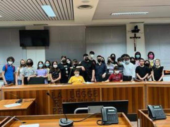 L’I.C. Catanzaro nord-est Manzoni partecipa al ‘Ciak … un processo simulato' per evitare un vero processo images L’I.C. Catanzaro nord-est Manzoni partecipa al ‘Ciak … un processo simulato' per evitare un vero processo