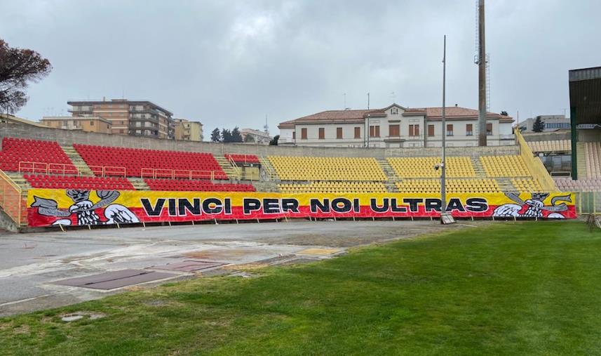 images Catanzaro e Catania in campo alle 12.30: probabili formazioni