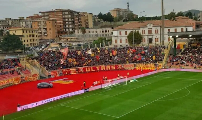 Il corsivo giallorosso. Sul "Ceravolo" son cadute 3 "bombe" per la felicità della tifoseria images Il corsivo giallorosso. Sul "Ceravolo" son cadute 3 "bombe" per la felicità della tifoseria