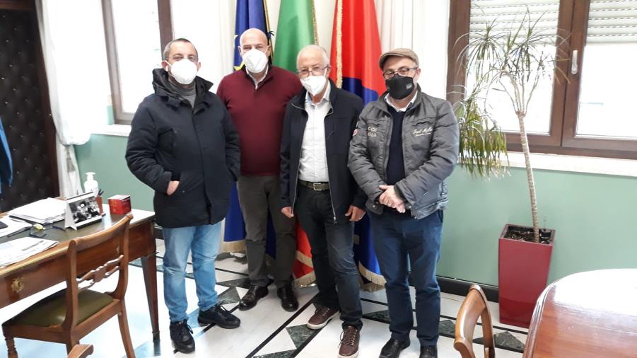 Crotone. La solidarietà della famiglia Cna: donati cesti "solidali" alle famiglie in difficoltà images Crotone. La solidarietà della famiglia Cna: donati cesti "solidali" alle famiglie in difficoltà