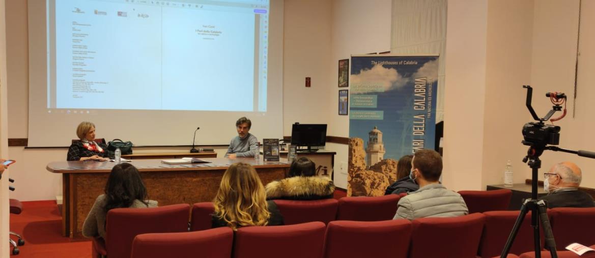 images "Libri&bollicine", lettura e cinema nell'incontro con lo scrittore catanzarese Ivan Comi