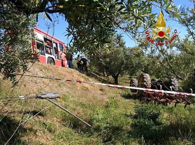 Lamezia Terme. Trattore si ribalta in località San Sidero: morto il conducente  images Lamezia Terme. Trattore si ribalta in località San Sidero: morto il conducente