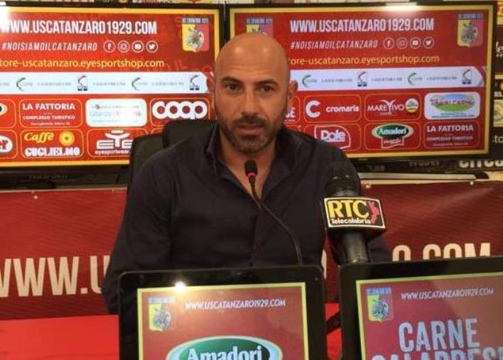 Us Catanzaro 1929, mister Calabro prima del match con la Cavese: "Gara insidiosa, non è consentito alcun calo di tensione" images Us Catanzaro 1929, mister Calabro prima del match con la Cavese: "Gara insidiosa, non è consentito alcun calo di tensione"
