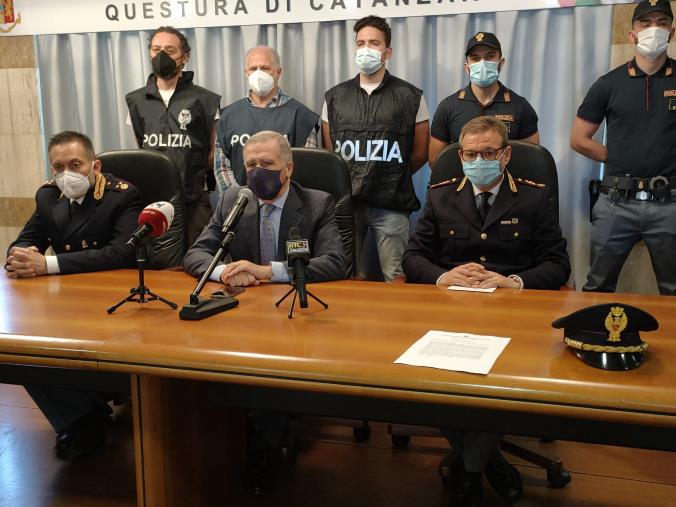 Arresto del latitante Papaianni. La palestra nella casa di Catanzaro e i fiancheggiatori: ecco i dettagli del blitz 