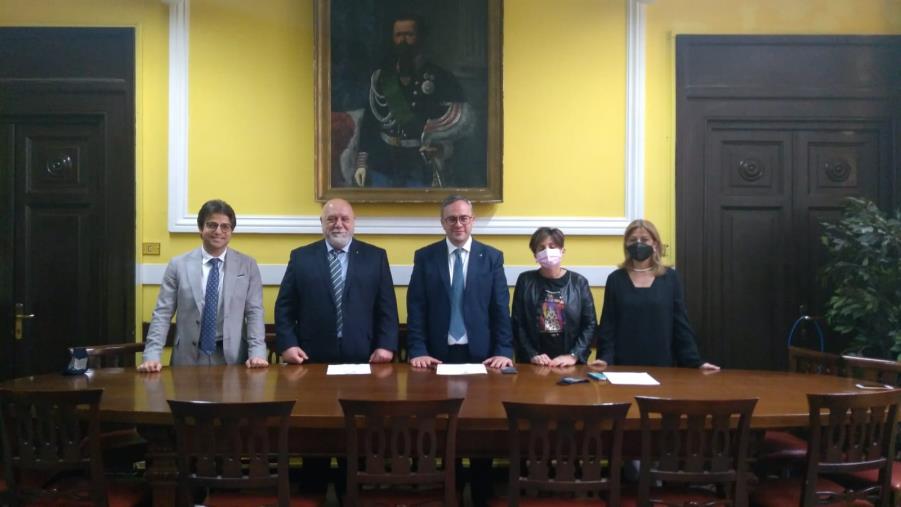 Alta formazione e specializzazione di diritto e del management sportivo: firmato accordo tra l'Ordine degli avvocati di Catanzaro e il Coni images Alta formazione e specializzazione di diritto e del management sportivo: firmato accordo tra l'Ordine degli avvocati di Catanzaro e il Coni