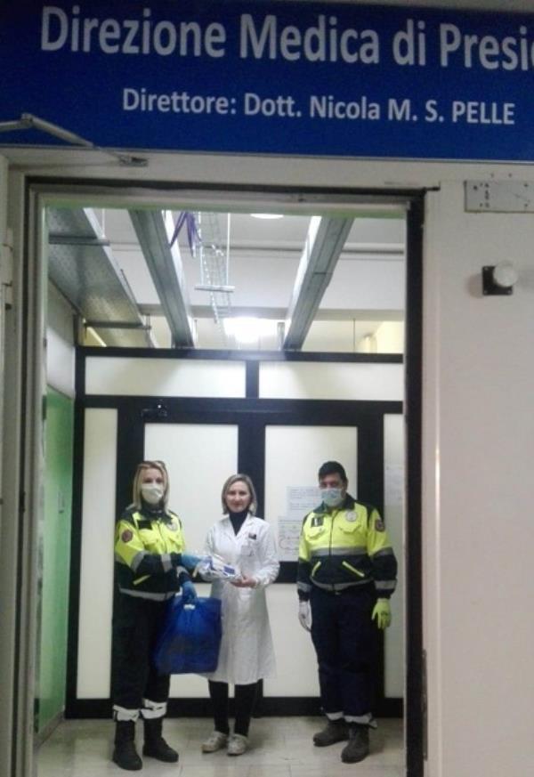 images Coronavirus. Dalle mamme degli studenti del liceo scientifico "Fermi" mascherine per il Pugliese e i volontari della Protezione Civile