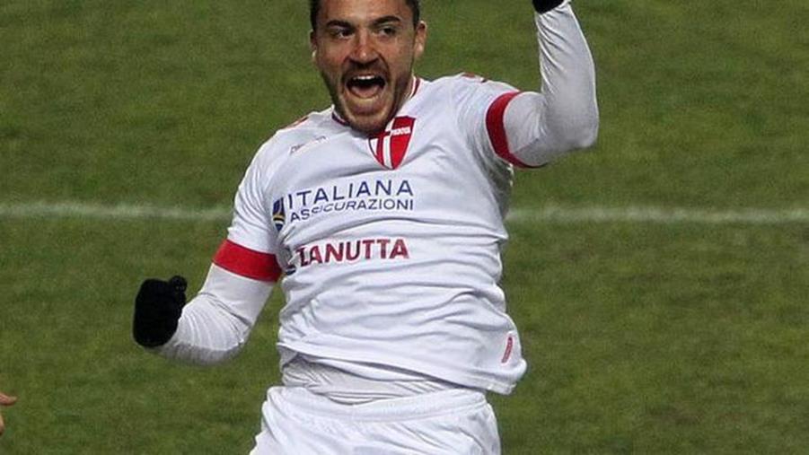 Us Catanzaro 1929. Quasi fatta per Sergio Contessa, terzino della Feralpi Salò images Us Catanzaro 1929. Quasi fatta per Sergio Contessa, terzino della Feralpi Salò