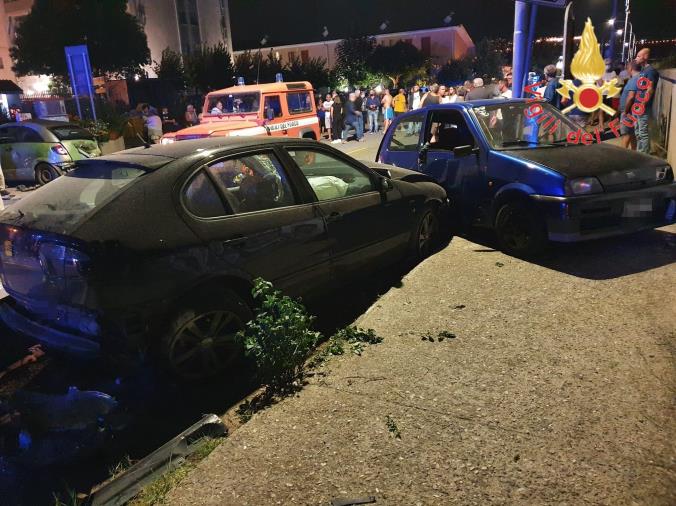 Catanzaro. Incidente a via dei Conti Falluc: due feriti e strada chiusa al traffico images Catanzaro. Incidente a via dei Conti Falluc: due feriti e strada chiusa al traffico