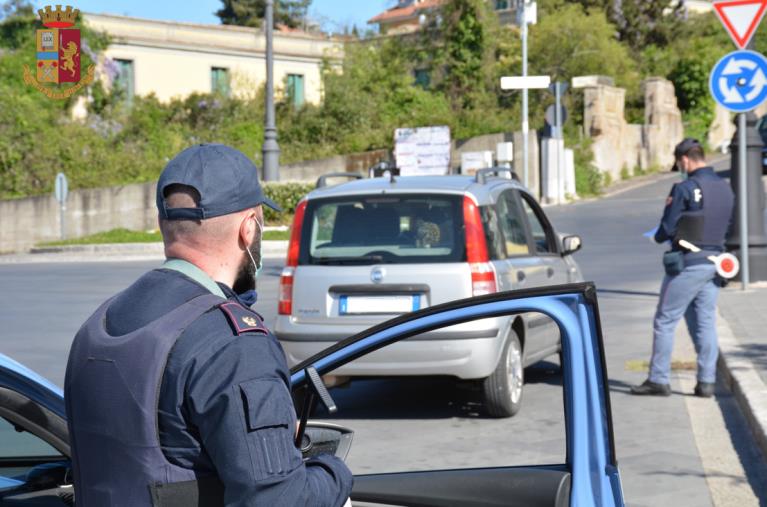 Vibo Valentia. A spasso con coltello e spinello: ventenne segnalato alla Prefettura images Vibo Valentia. A spasso con coltello e spinello: ventenne segnalato alla Prefettura