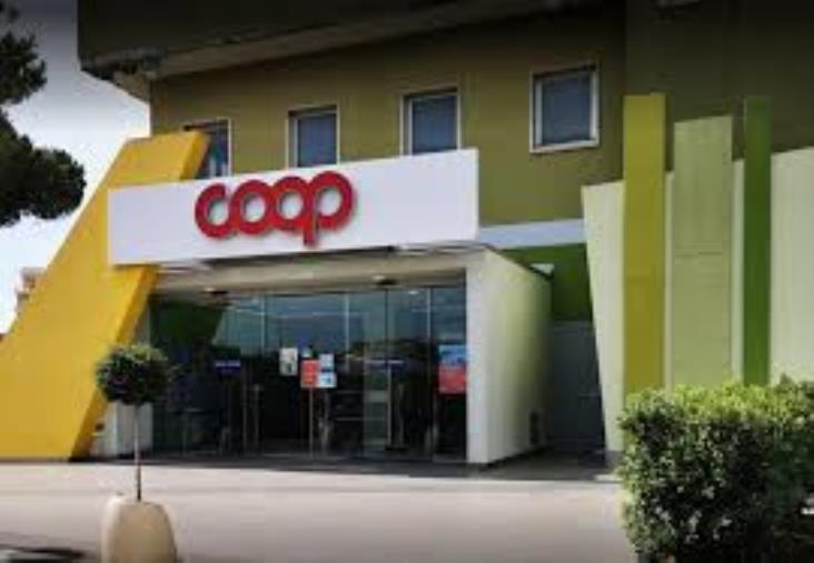 images Coronavirus. Positivo un altro dipendente della Coop di Catanzaro: era già in quarantena