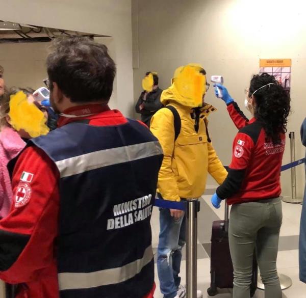 images Coronavirus e aziende, economia fa i conti con emergenza. Stop a lavoratori a rischio, ferme trasferte, cresce telelavoro  