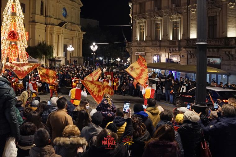 images Catanzaro, piace il Natale su Corso Mazzini e Lido. E stasera gran finale al Teatro comunale con lo spettacolo “Sanguinis Effusione”