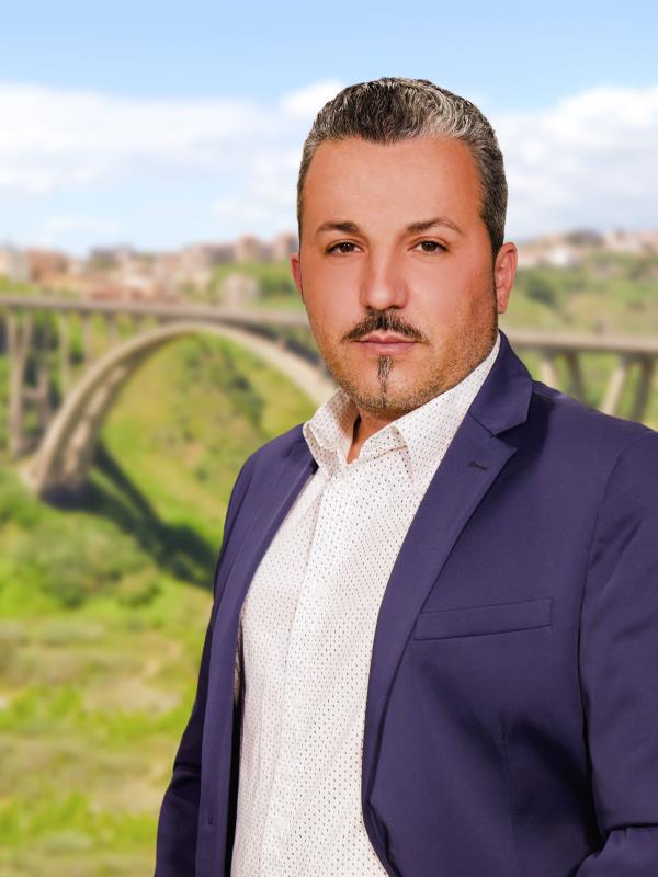 images Catanzaro, il Comitato Contrada Guglia chiede di sistemare il manto stradale: "Troppo pericoloso"