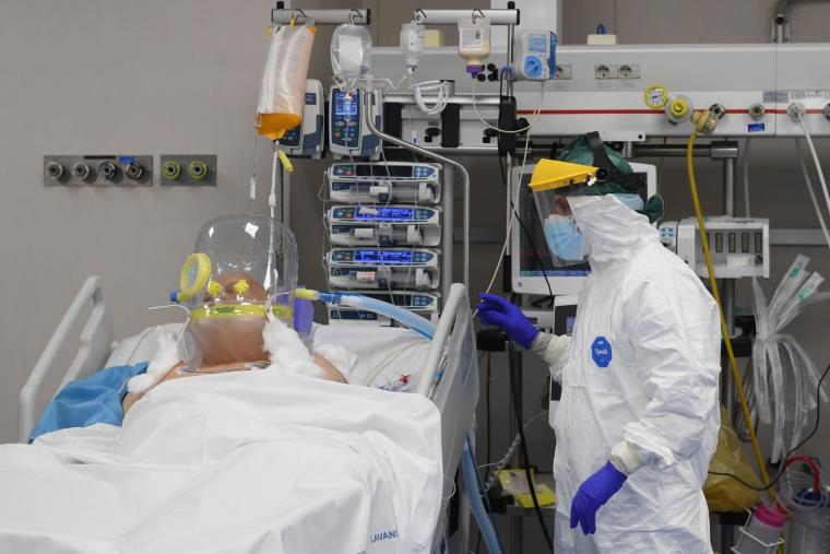images Covid. Tutti i parametri sono da zona gialla: la Calabria rischia il cambio di colore 