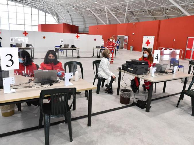 Scaduta la convenzione: la Croce rossa lascia gli hub vaccinali calabresi images Scaduta la convenzione: la Croce rossa lascia gli hub vaccinali calabresi